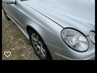 Aripa fata dreapta Mercedes-Benz E-Class W211/S211 [2002 - 2006] Sedan 4-usi E 200 CDI MT (122 hp)
