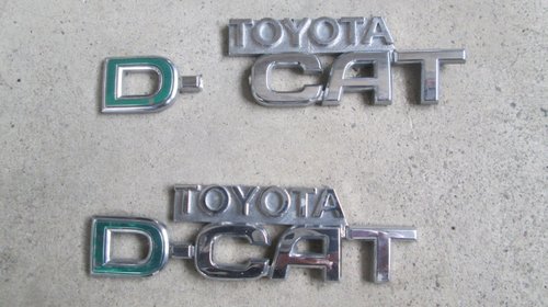 Emblema aripa stanga dreapta Toyota Avensis 2