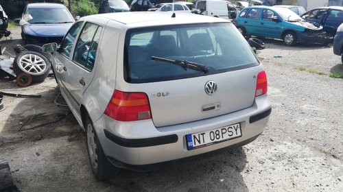 Far stanga Volkswagen Golf 4 2000 hb 1,4