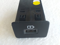 Modul USB DACIA Duster 2 Logan 3 Sandero 3 280239782R. Nou si original Renault