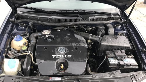 Motor complet fara anexe Volkswagen Golf 4 2000 hatchback 1,9 diesel agr
