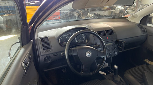 Scrumiera Volkswagen Polo 9N 2005 hatchback 1,4 tdi